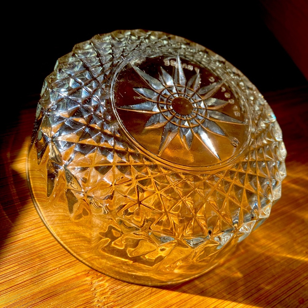 Glass Bowl Set (6 smaller & 1 Large)